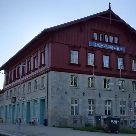 Dopravna Alzbetin Aparthotel Železná Ruda Exterior foto